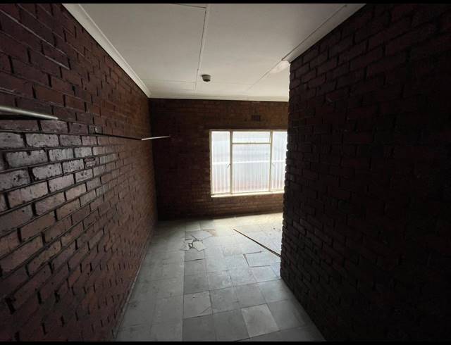 1,100M² WAREHOUSE FOR SALE IN NEW ERA